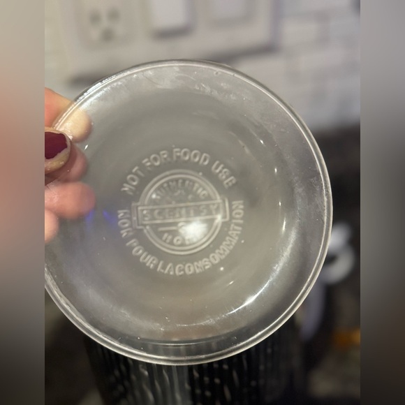 Scentsy Full Size Wax Warmer IN MOTION geometric spinning RETRO
Black & White - Picture 4 of 7